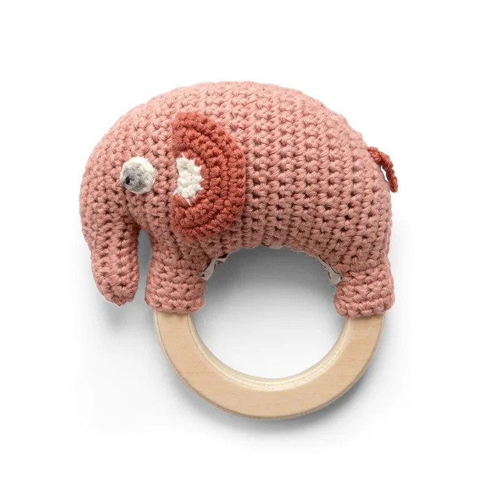 Hochet Eléphant au crochet de Sebra dans la couleur blossom pink