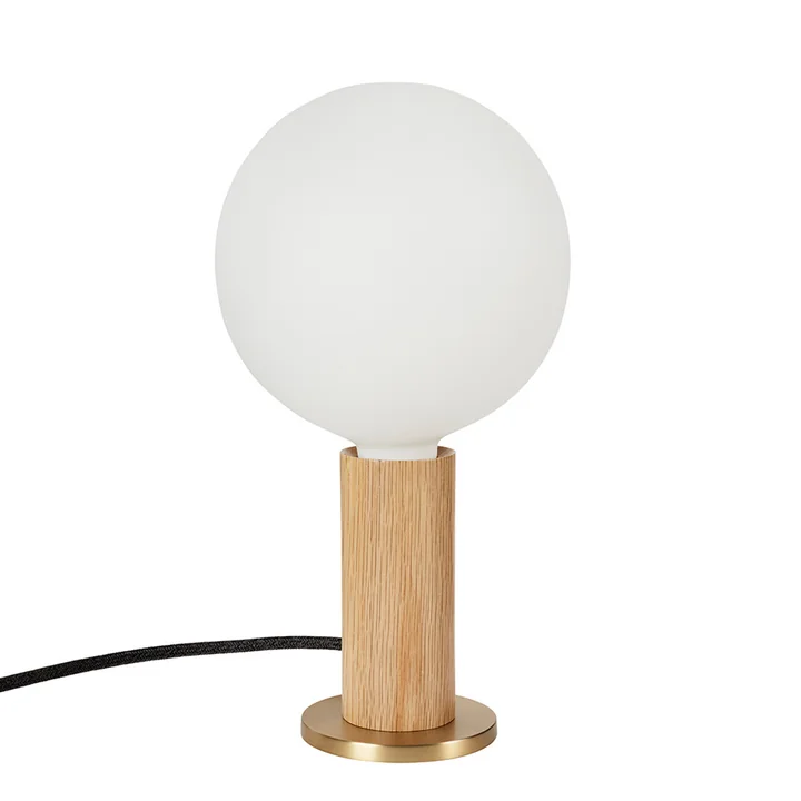 Chêne Knuckle Lampe de table, chêne / laiton y compris Sphere IV LED ampoule E27 8W, Ø 15 cm, blanc mat par Tala .