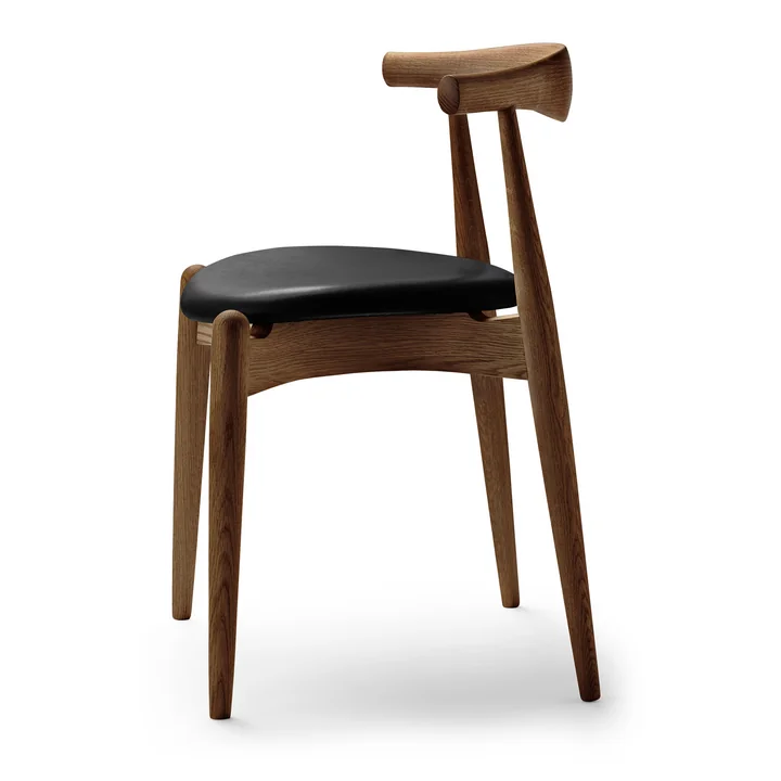 CH20 Elbow Chair de Carl Hansen dans la finition chêne fumé / cuir noir (Thor 301)