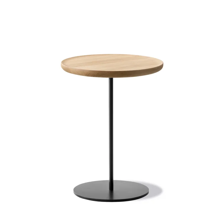 Pal Table d'appoint Ø 37,5 cm H 45 cm, chêne clair huilé / noir de Fredericia