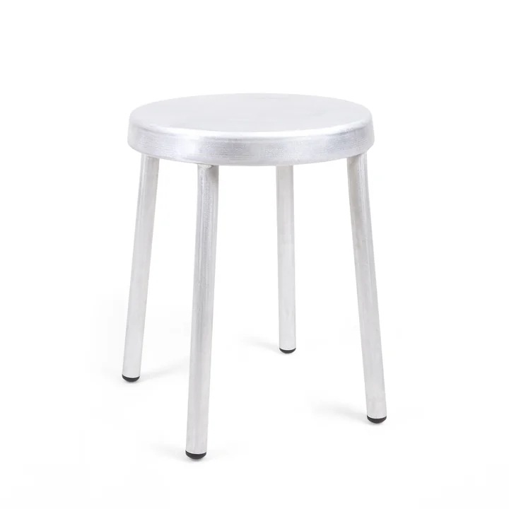 Le tabouret Tasca de Frama dans la version aluminium