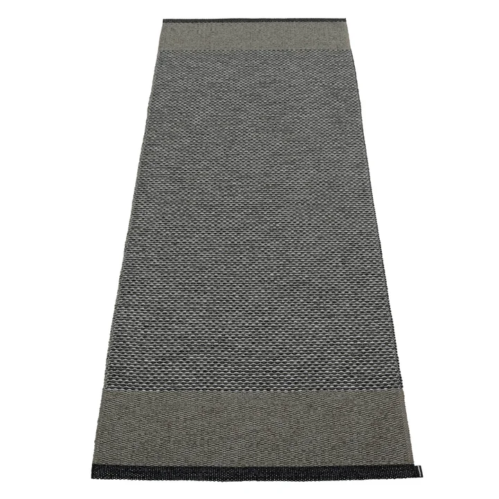 Edit Tapis, 70 x 200 cm, black / charcoal / granit metallic de Pappelina