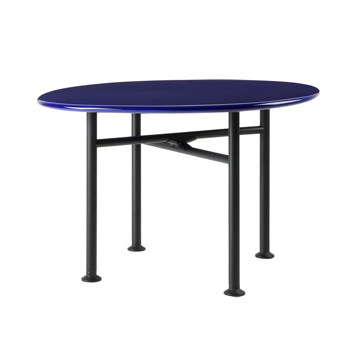 Carmel Outdoor Lounge Table de Gubi dans la version black semi matt / pacific blue