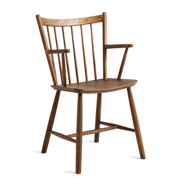 J42 Chaise avec accoudoirs, chêne huilé foncé de HAY