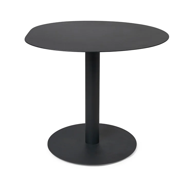 Pond Dining Table de Ferm Living dans la couleur noir