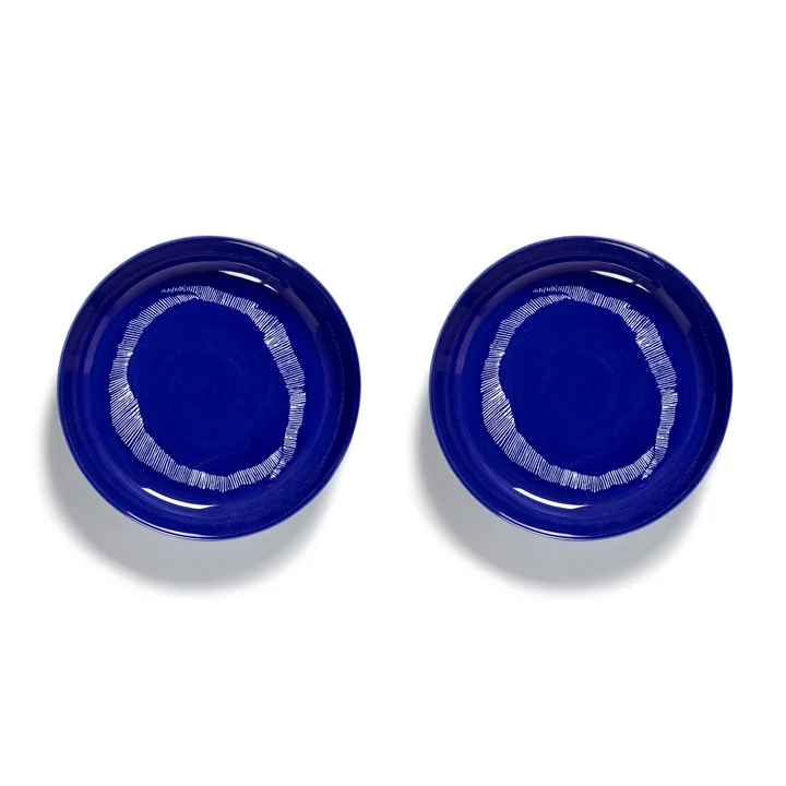 Feast Assiette de Serax en version bleu foncé / blanc rayé