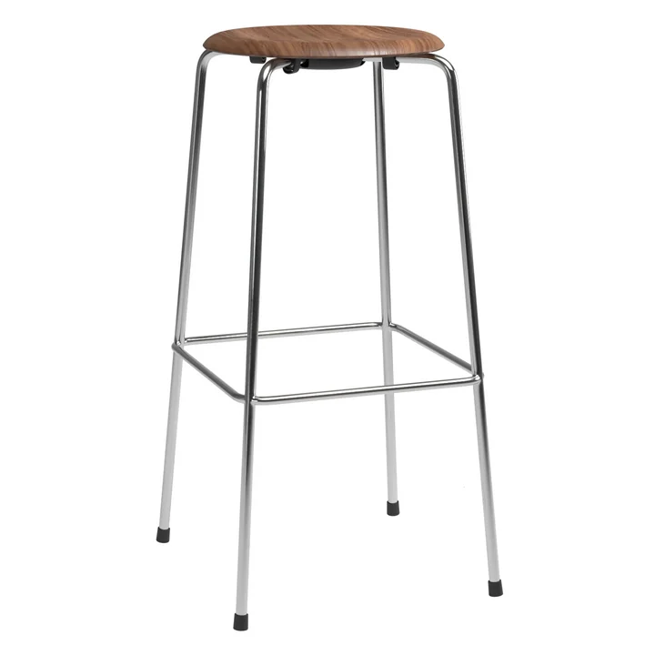 High Dot Tabouret de bar de Fritz Hansen dans la finition placage noyer / piètement chromé (4 pieds)