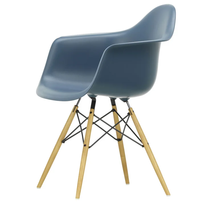 Eames Plastic Armchair de Vitra