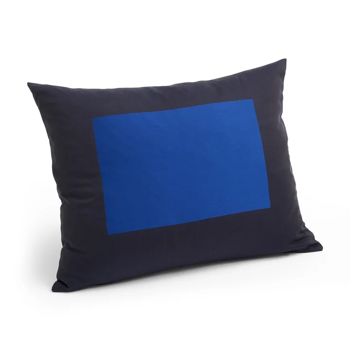 Ram Coussin 48 x 60 cm, bleu foncé de HAY