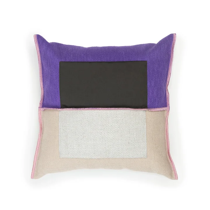 Coussin, 40 x 40 cm, smokey quartz de Juslin Maunula