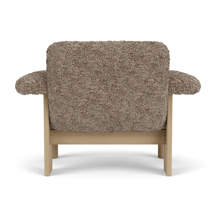Audo - Brasilia Lounge Chair, chêne naturel / peau de mouton Sahara marron