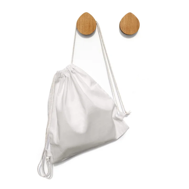 side by side - OI Crochet mural, chêne huilé avec sac de gym