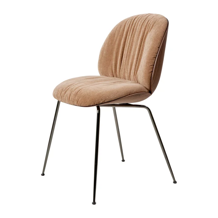 Gubi - Beetle Soft Dining Chair, Rembourré à l'avant, chrome noir / coque en noyer / Belsuede Special FR Dedar (132)