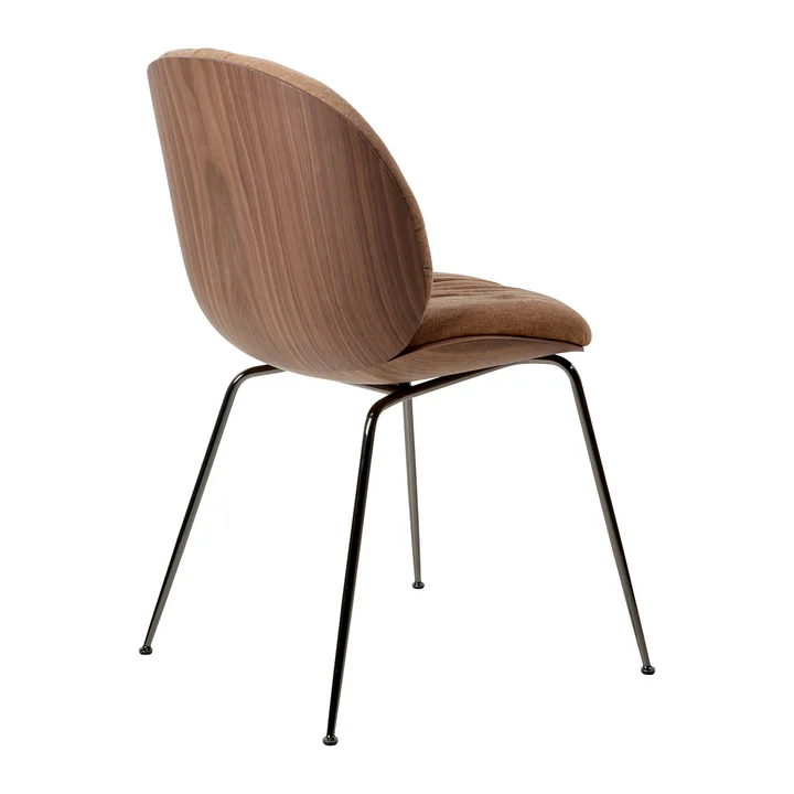Gubi - Beetle Soft Dining Chair, Rembourré à l'avant, chrome noir / coque en noyer / Belsuede Special FR Dedar (132)