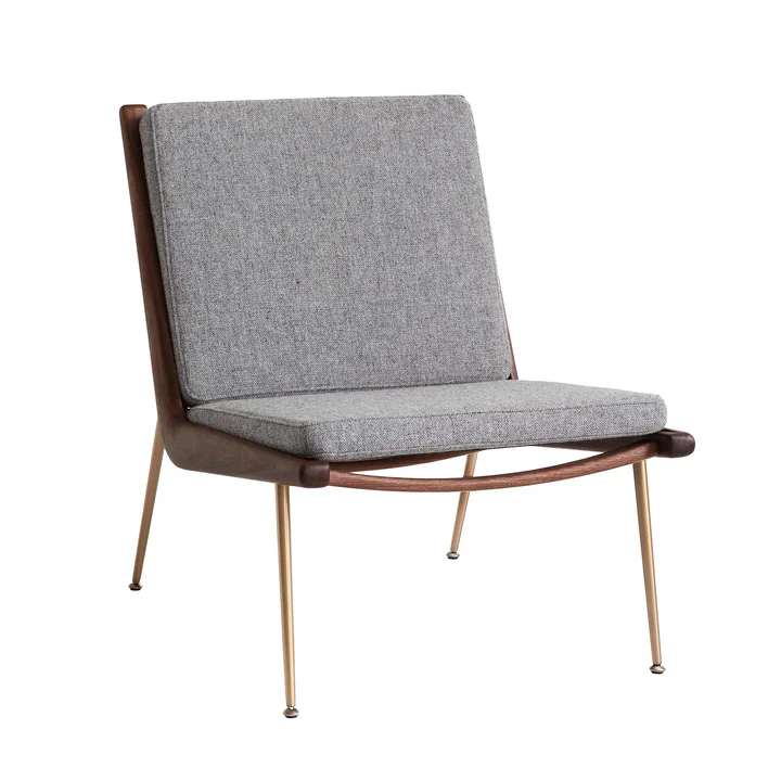 & Tradition - Fauteuil de salon Boomerang HM1, noyer huilé / pieds en laiton, gris (Hallingdal 130)