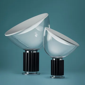 La lampe de table et de sol Taccia LED en noir et la lampe de table Taccia small LED en noir de Flos