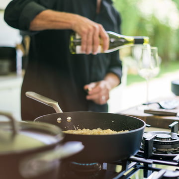 Sauteuse Rotisser avec couvercle de Fiskars