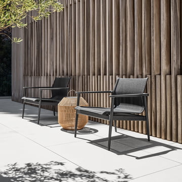 La série 180 Lounge de Gloster avec lampe solaire Ambient Nest