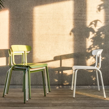 Chaise d'extérieur Alu Mito de Conmoto - empilée