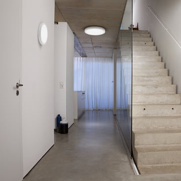 Panneau LED Planon Round de Ledvance dans le couloir