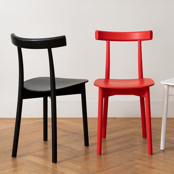 Skinny Wooden Chair en version noire, rouge