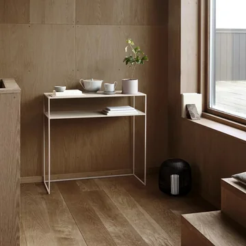 Des tables aux lignes épurées