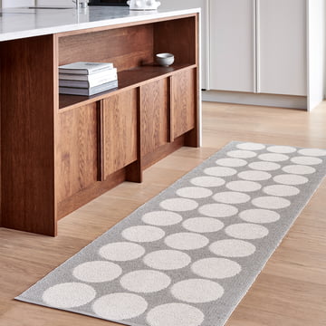 Hugo Tapis, linen / vanilla de Pappelina