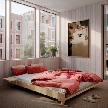 Karup Design - Social Lit avec dossier, 2 chevets et matelas beige, 140 x 200 cm, pin clair