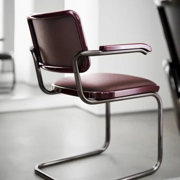 Thonet - S 64 P Serious Chaise avec accoudoirs, titane / graphite-rouge rubis (JS. by Jil Sander)