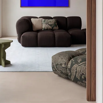 OUT Objets de notre époque - Pouf Sander Large, bleu pétrole/blanc (Tiger Mountain Col. 003 par Dedar)