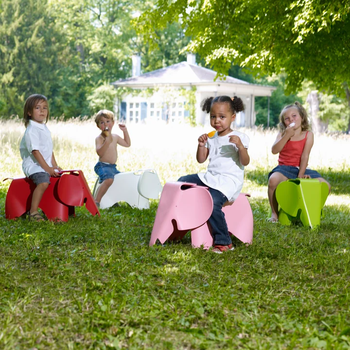 Le Eames Elephant de Vitra comme jouet pour enfants