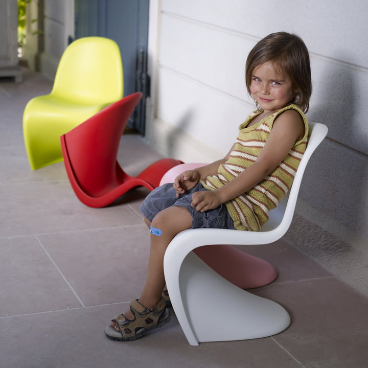 Une chaise design colorée pour les enfants