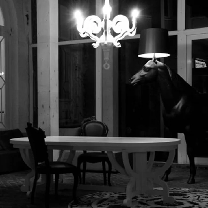 Moooi - Lampadaire Horse Lamp - Ambiance