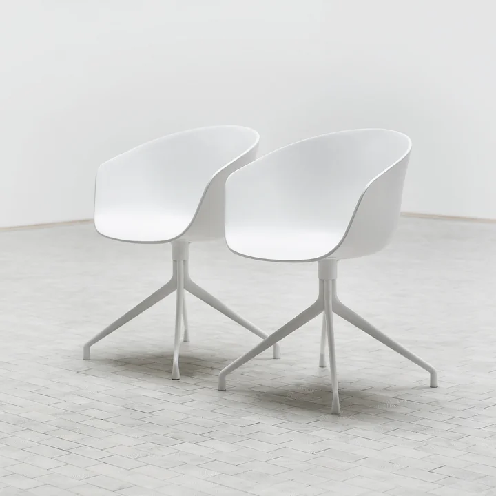 About A Chair AAC 20 de HAY en aluminium blanc / blanc