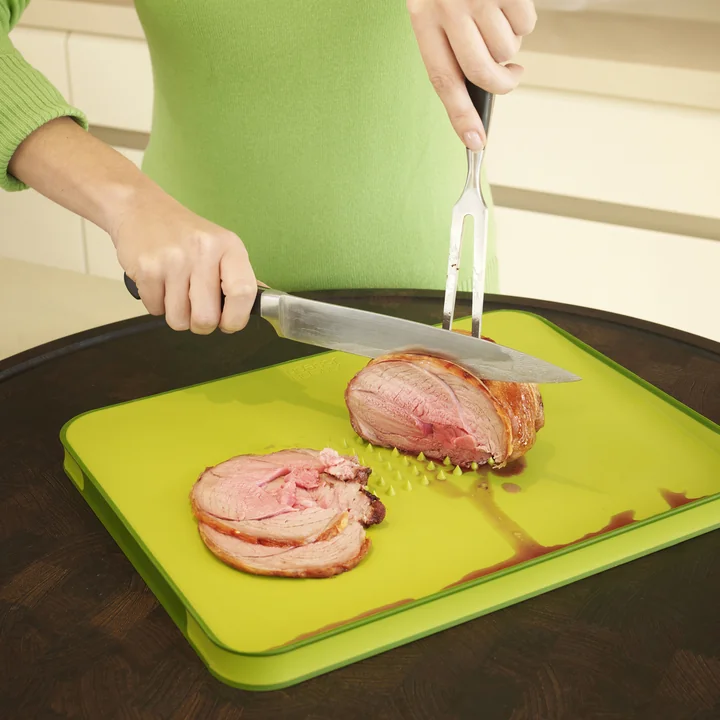 Cut & Carve Plus en grand de Joseph Joseph