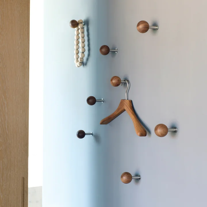 Le Schönbuch - Dots Crochet mural en bois naturel comme portemanteau