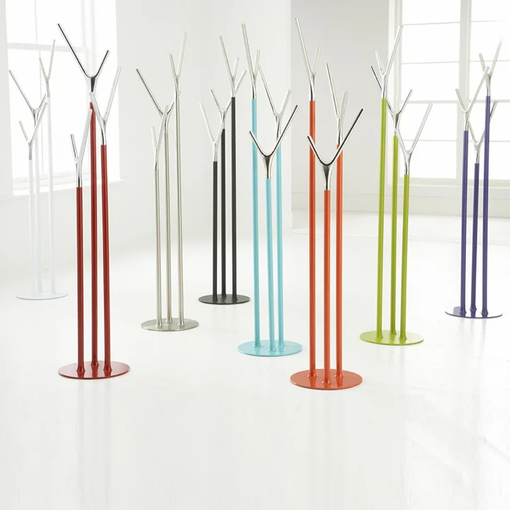 La diversité des portemanteaux Wishbone de Frost