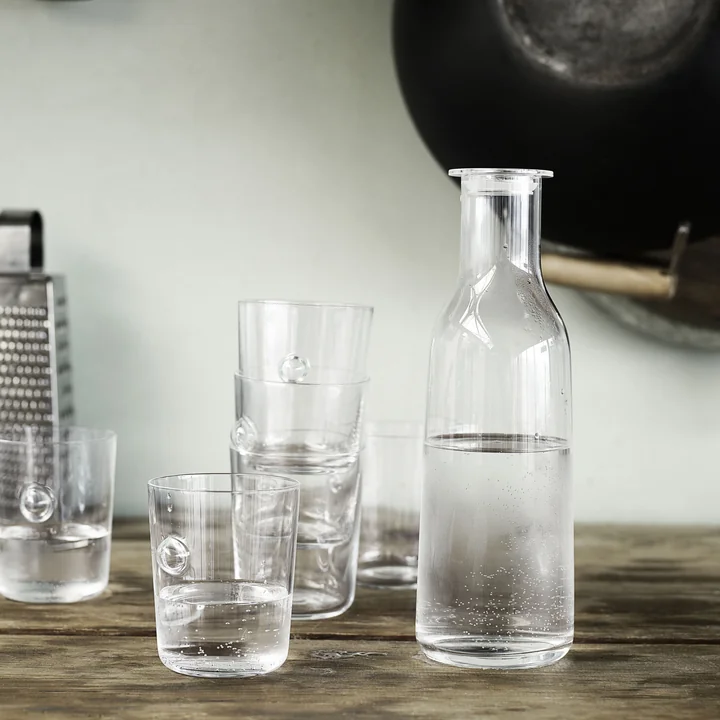 Carafe élégante pour l'eau et autres
