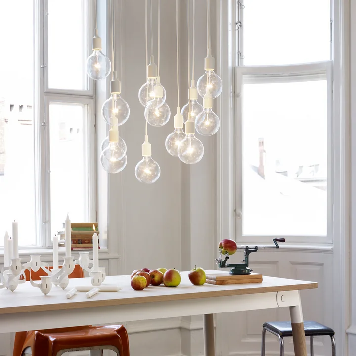 Suspension E27 avec chandelier "The More the Merrier" de Muuto