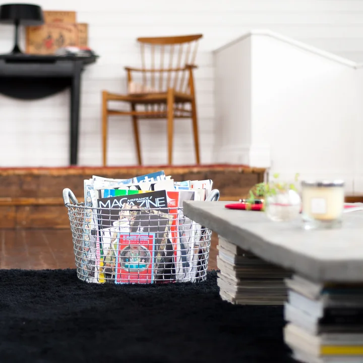 Corbeille en fil pour journaux et magazines