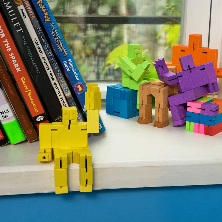 Le coloré Cubebot de Areaware en bois de hêtre