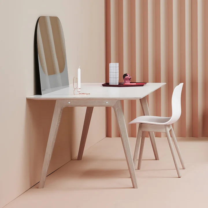 About A Chair AAC 12 de HAY