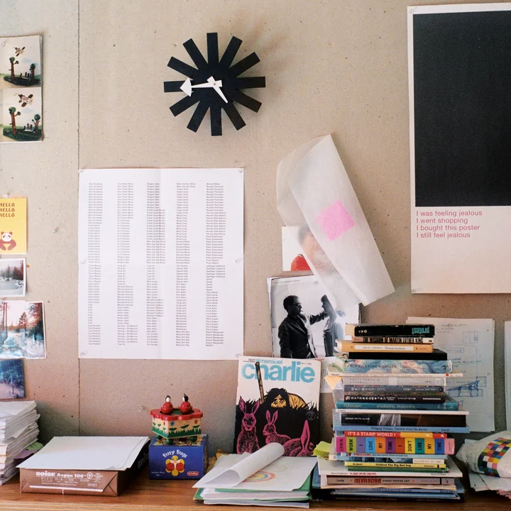 Horloge Asterisk Clock de Vitra en noir