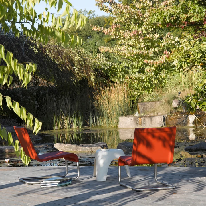 Le fauteuil Vitra - .06 et le tabouret Elephant dans le jardin