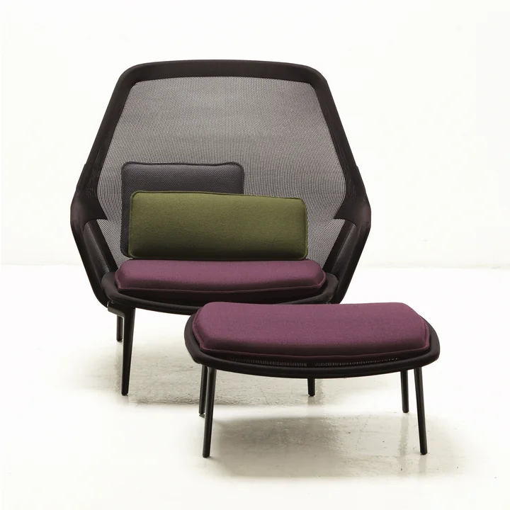 Slow Chair & Ottoman par Vitra en chocolat et marron