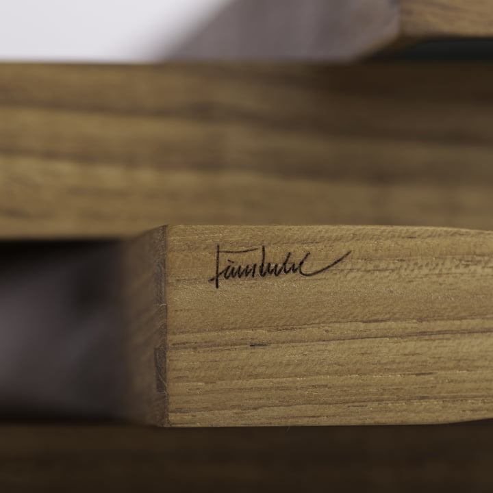 Le site Tablett Turning Tray d'ArchitectMade avec la signature du designer