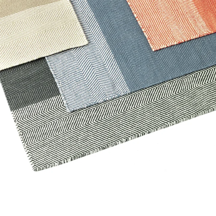 Varjo Tapis de Tina Ratzer pour Muuto