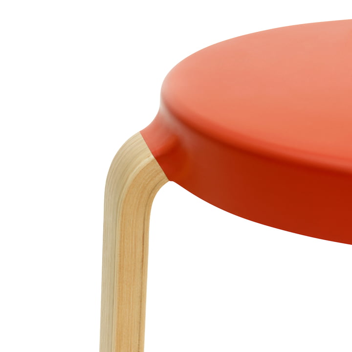 Tabouret de robinetterie Normann Copenhagen en chêne / orange épicé