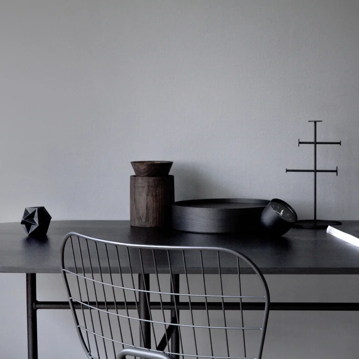 Table minimaliste au design scandinave