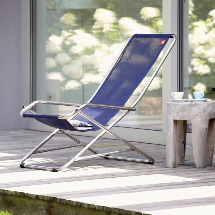 Alu Fauteuil Swing Dondolina de Fiam sur la terrasse